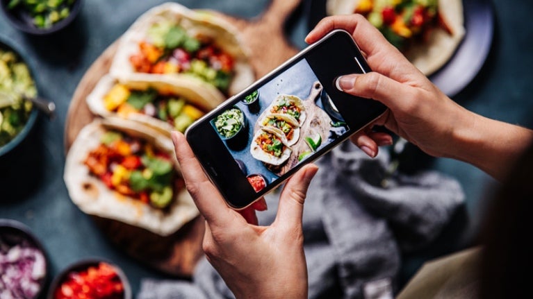 Ide Bisnis Makanan Kekinian yang Terbukti Laris Manis